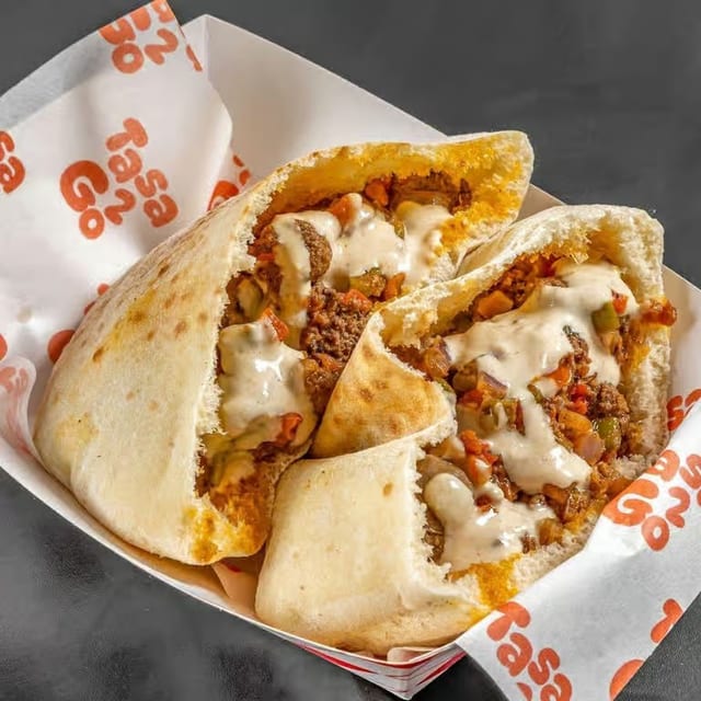Middle Eastern Beef Sausage Sandwich - رغيف سجق شرقي.